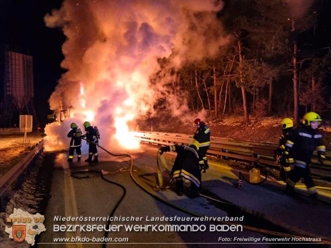 20230208 Lkw Sattelzug in Vollbrand bei Hochstrass   Foto: Freiwillige Feuerwehr Hochstrass