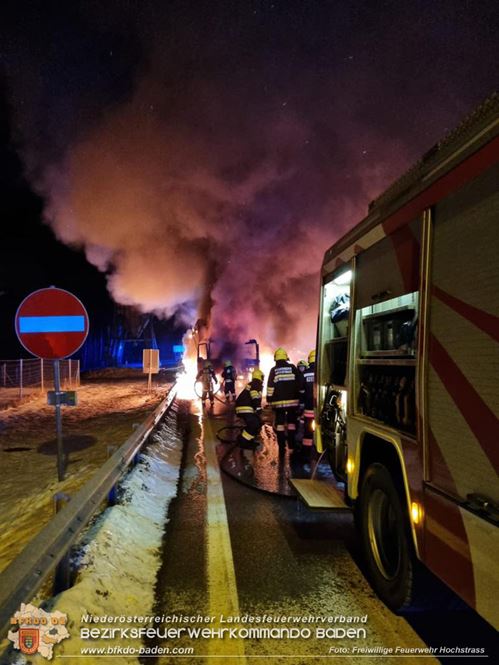 20230208 Lkw Sattelzug in Vollbrand bei Hochstrass   Foto: Freiwillige Feuerwehr Hochstrass