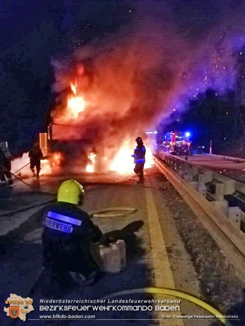 20230208 Lkw Sattelzug in Vollbrand bei Hochstrass   Foto: Freiwillige Feuerwehr Hochstrass