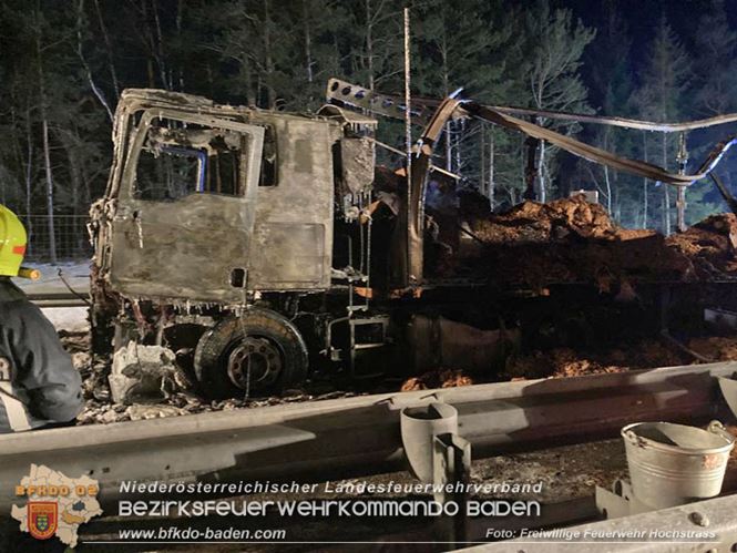 20230208 Lkw Sattelzug in Vollbrand bei Hochstrass   Foto: Freiwillige Feuerwehr Hochstrass
