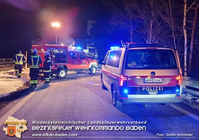 20230208 Lkw Sattelzug in Vollbrand bei Hochstrass   Foto: Stefan Schneider BFKDO BADEN