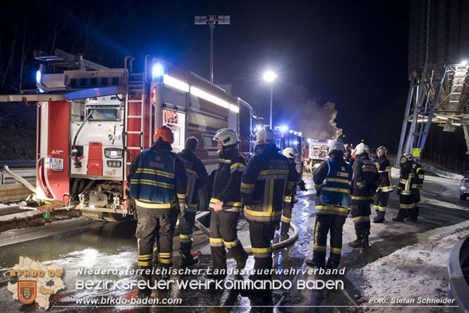20230208 Lkw Sattelzug in Vollbrand bei Hochstrass   Foto: Stefan Schneider BFKDO BADEN