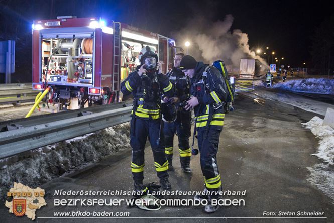 20230208 Lkw Sattelzug in Vollbrand bei Hochstrass   Foto: Stefan Schneider BFKDO BADEN