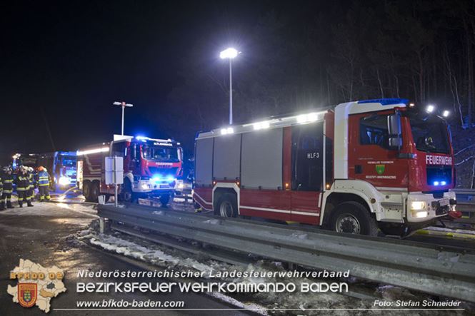 20230208 Lkw Sattelzug in Vollbrand bei Hochstrass   Foto: Stefan Schneider BFKDO BADEN