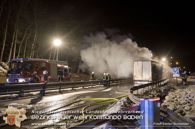 20230208 Lkw Sattelzug in Vollbrand bei Hochstrass   Foto: Stefan Schneider BFKDO BADEN