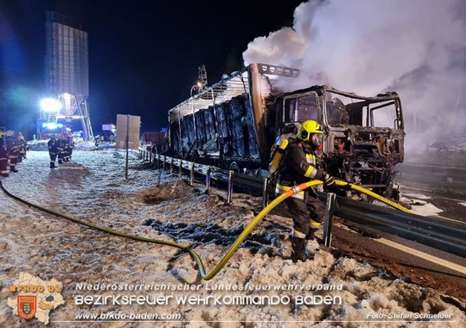 20230208 Lkw Sattelzug in Vollbrand bei Hochstrass   Foto: Stefan Schneider BFKDO BADEN
