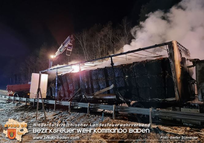20230208 Lkw Sattelzug in Vollbrand bei Hochstrass   Foto: Stefan Schneider BFKDO BADEN