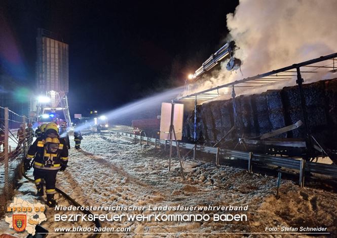 20230208 Lkw Sattelzug in Vollbrand bei Hochstrass   Foto: Stefan Schneider BFKDO BADEN