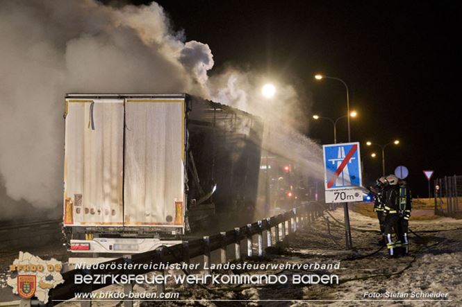 20230208 Lkw Sattelzug in Vollbrand bei Hochstrass   Foto: Stefan Schneider BFKDO BADEN