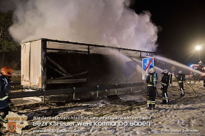 20230208 Lkw Sattelzug in Vollbrand bei Hochstrass   Foto: Stefan Schneider BFKDO BADEN