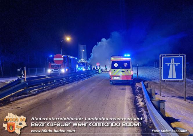 20230208 Lkw Sattelzug in Vollbrand bei Hochstrass   Foto: Stefan Schneider BFKDO BADEN