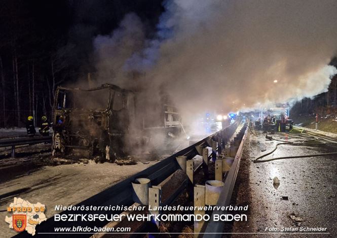 20230208 Lkw Sattelzug in Vollbrand bei Hochstrass   Foto: Stefan Schneider BFKDO BADEN