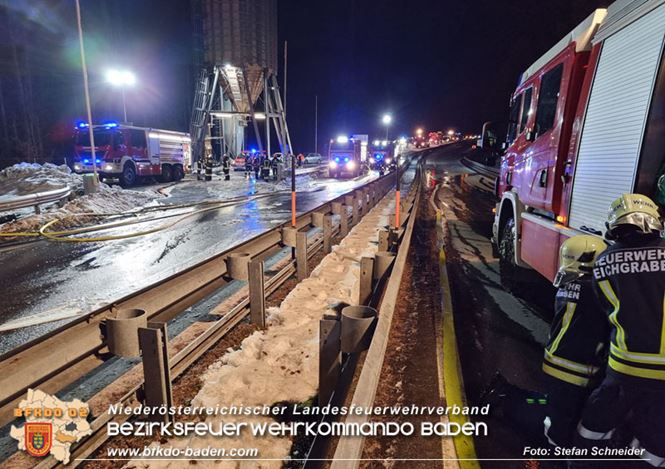 20230208 Lkw Sattelzug in Vollbrand bei Hochstrass   Foto: Stefan Schneider BFKDO BADEN