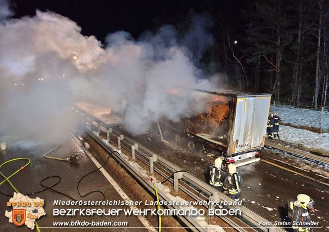 20230208 Lkw Sattelzug in Vollbrand bei Hochstrass   Foto: Stefan Schneider BFKDO BADEN