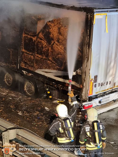 20230208 Lkw Sattelzug in Vollbrand bei Hochstrass   Foto: Stefan Schneider BFKDO BADEN