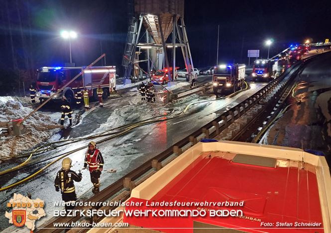 20230208 Lkw Sattelzug in Vollbrand bei Hochstrass   Foto: Stefan Schneider BFKDO BADEN