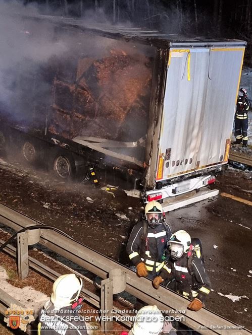 20230208 Lkw Sattelzug in Vollbrand bei Hochstrass   Foto: Stefan Schneider BFKDO BADEN
