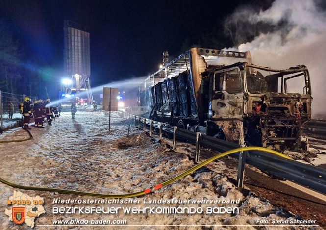 20230208 Lkw Sattelzug in Vollbrand bei Hochstrass   Foto: Stefan Schneider BFKDO BADEN