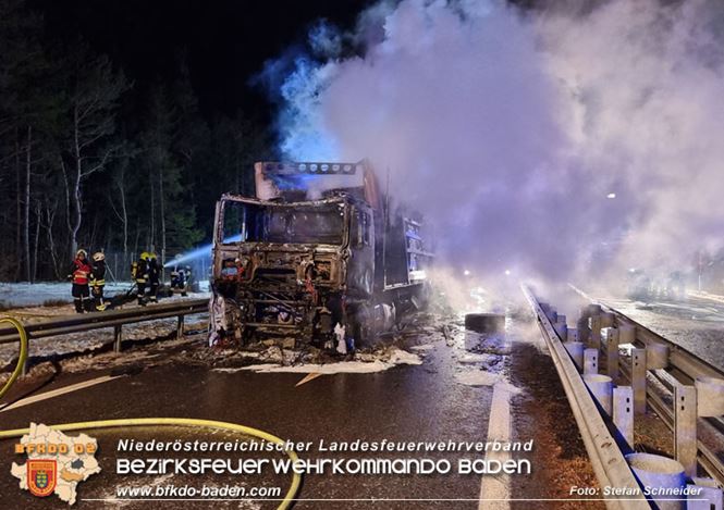 20230208 Lkw Sattelzug in Vollbrand bei Hochstrass   Foto: Stefan Schneider BFKDO BADEN