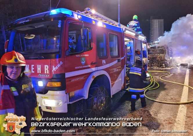 20230208 Lkw Sattelzug in Vollbrand bei Hochstrass   Foto: Stefan Schneider BFKDO BADEN