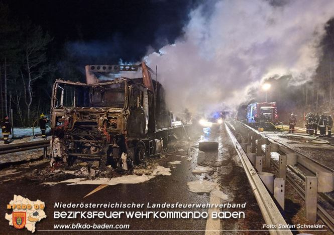 20230208 Lkw Sattelzug in Vollbrand bei Hochstrass   Foto: Stefan Schneider BFKDO BADEN