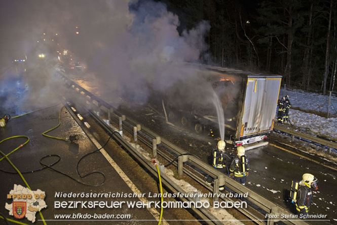 20230208 Lkw Sattelzug in Vollbrand bei Hochstrass   Foto: Stefan Schneider BFKDO BADEN