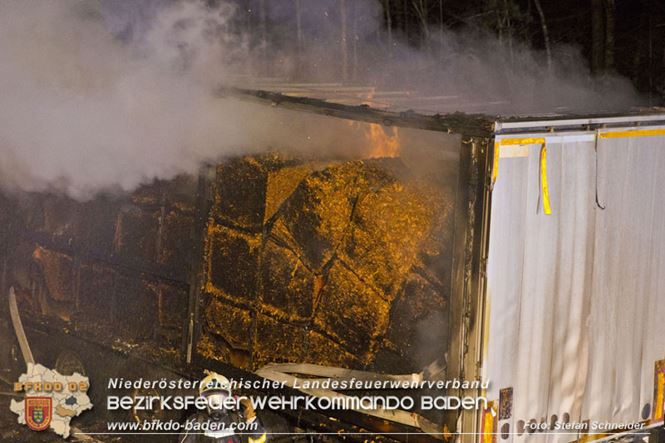 20230208 Lkw Sattelzug in Vollbrand bei Hochstrass   Foto: Stefan Schneider BFKDO BADEN