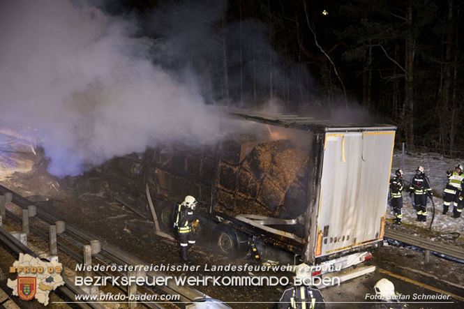 20230208 Lkw Sattelzug in Vollbrand bei Hochstrass   Foto: Stefan Schneider BFKDO BADEN