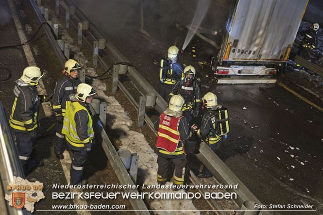 20230208 Lkw Sattelzug in Vollbrand bei Hochstrass   Foto: Stefan Schneider BFKDO BADEN