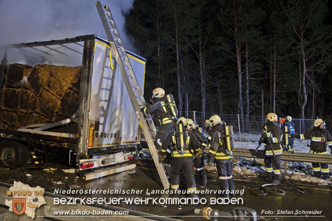 20230208 Lkw Sattelzug in Vollbrand bei Hochstrass   Foto: Stefan Schneider BFKDO BADEN