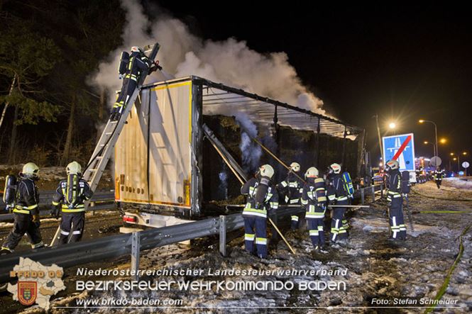 20230208 Lkw Sattelzug in Vollbrand bei Hochstrass   Foto: Stefan Schneider BFKDO BADEN