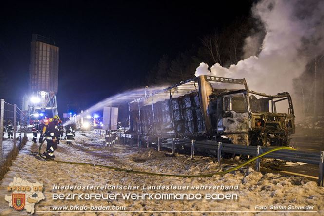 20230208 Lkw Sattelzug in Vollbrand bei Hochstrass   Foto: Stefan Schneider BFKDO BADEN