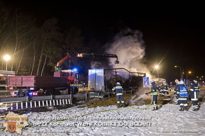 20230208 Lkw Sattelzug in Vollbrand bei Hochstrass   Foto: Stefan Schneider BFKDO BADEN