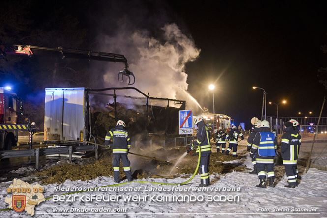 20230208 Lkw Sattelzug in Vollbrand bei Hochstrass   Foto: Stefan Schneider BFKDO BADEN