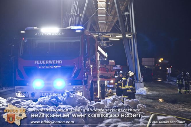 20230208 Lkw Sattelzug in Vollbrand bei Hochstrass   Foto: Stefan Schneider BFKDO BADEN