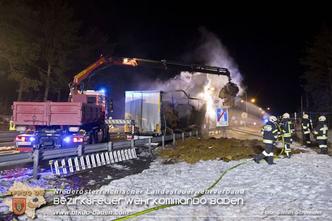 20230208 Lkw Sattelzug in Vollbrand bei Hochstrass   Foto: Stefan Schneider BFKDO BADEN