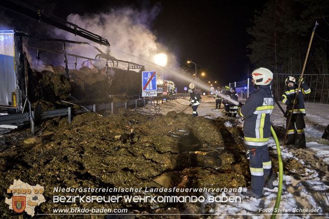 20230208 Lkw Sattelzug in Vollbrand bei Hochstrass   Foto: Stefan Schneider BFKDO BADEN