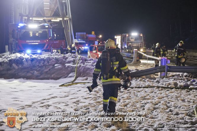 20230208 Lkw Sattelzug in Vollbrand bei Hochstrass   Foto: Stefan Schneider BFKDO BADEN
