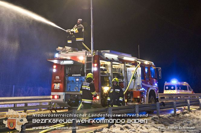 20230208 Lkw Sattelzug in Vollbrand bei Hochstrass   Foto: Stefan Schneider BFKDO BADEN