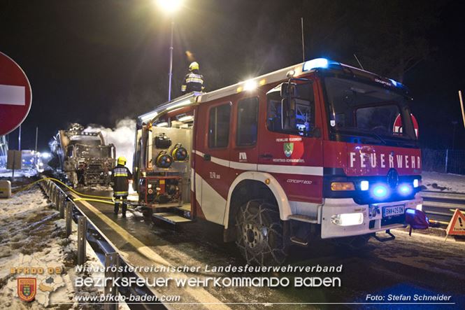 20230208 Lkw Sattelzug in Vollbrand bei Hochstrass   Foto: Stefan Schneider BFKDO BADEN
