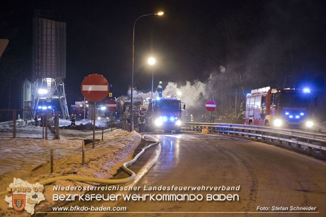 20230208 Lkw Sattelzug in Vollbrand bei Hochstrass   Foto: Stefan Schneider BFKDO BADEN