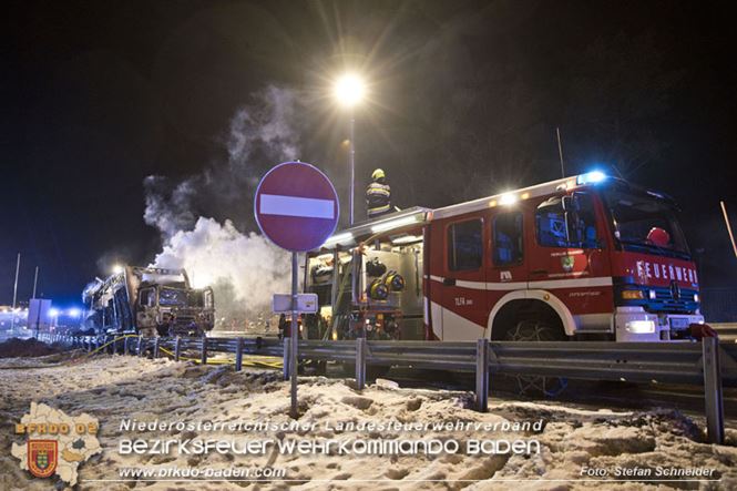 20230208 Lkw Sattelzug in Vollbrand bei Hochstrass   Foto: Stefan Schneider BFKDO BADEN