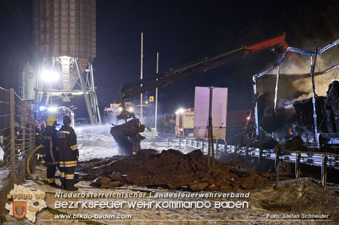 20230208 Lkw Sattelzug in Vollbrand bei Hochstrass   Foto: Stefan Schneider BFKDO BADEN