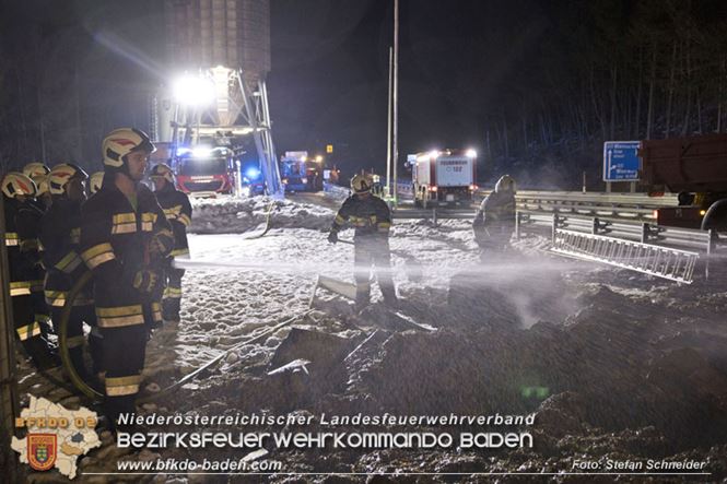 20230208 Lkw Sattelzug in Vollbrand bei Hochstrass   Foto: Stefan Schneider BFKDO BADEN