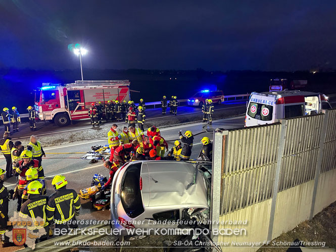 20230214 Kleinwagen prallt auf B17 gegen Laermschutzwand Foto: ASB Christopher Neumayer FF Schoenau/Triesting 20230214 Kleinwagen prallt auf B17 gegen Laermschutzwand Foto: ASB Christopher Neumayer FF Schoenau/Triesting
