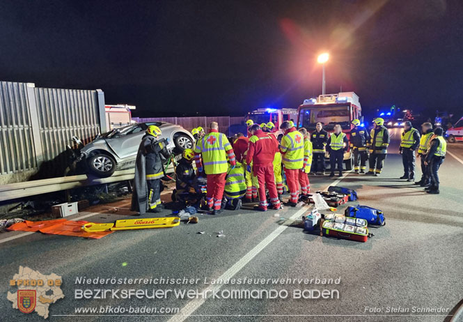 20230214 Kleinwagen prallt auf B17 gegen Laermschutzwand Foto: Stefan Schneider BFKDO BADEN 20230214 Kleinwagen prallt auf B17 gegen Laermschutzwand Foto: Stefan Schneider BFKDO BADEN
