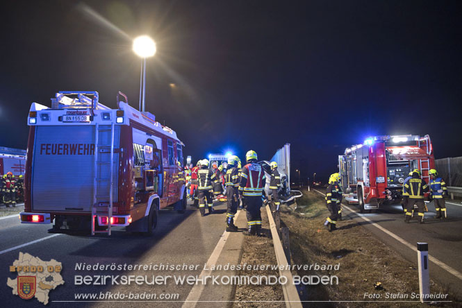 20230214 Kleinwagen prallt auf B17 gegen Laermschutzwand Foto: Stefan Schneider BFKDO BADEN 20230214 Kleinwagen prallt auf B17 gegen Laermschutzwand Foto: Stefan Schneider BFKDO BADEN