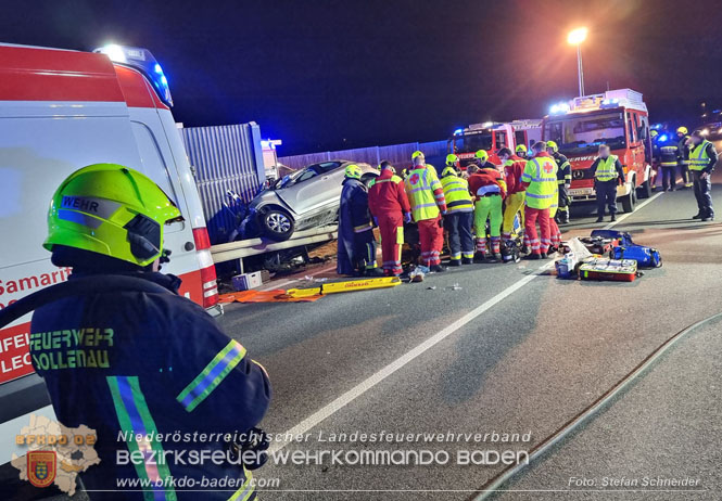 20230214 Kleinwagen prallt auf B17 gegen Laermschutzwand Foto: Stefan Schneider BFKDO BADEN 20230214 Kleinwagen prallt auf B17 gegen Laermschutzwand Foto: Stefan Schneider BFKDO BADEN