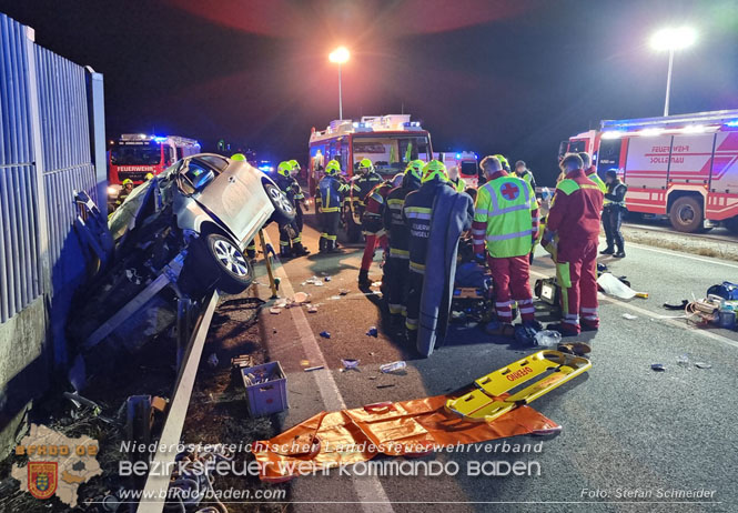 20230214 Kleinwagen prallt auf B17 gegen Laermschutzwand Foto: Stefan Schneider BFKDO BADEN 20230214 Kleinwagen prallt auf B17 gegen Laermschutzwand Foto: Stefan Schneider BFKDO BADEN