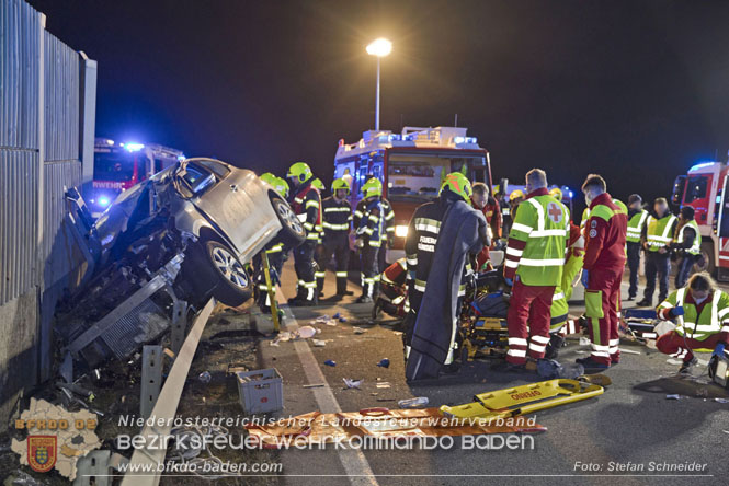 20230214 Kleinwagen prallt auf B17 gegen Laermschutzwand Foto: Stefan Schneider BFKDO BADEN 20230214 Kleinwagen prallt auf B17 gegen Laermschutzwand Foto: Stefan Schneider BFKDO BADEN